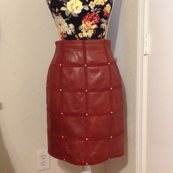 πHPπEscada vintage leather skirtπ₯ - Picture 7 of 7